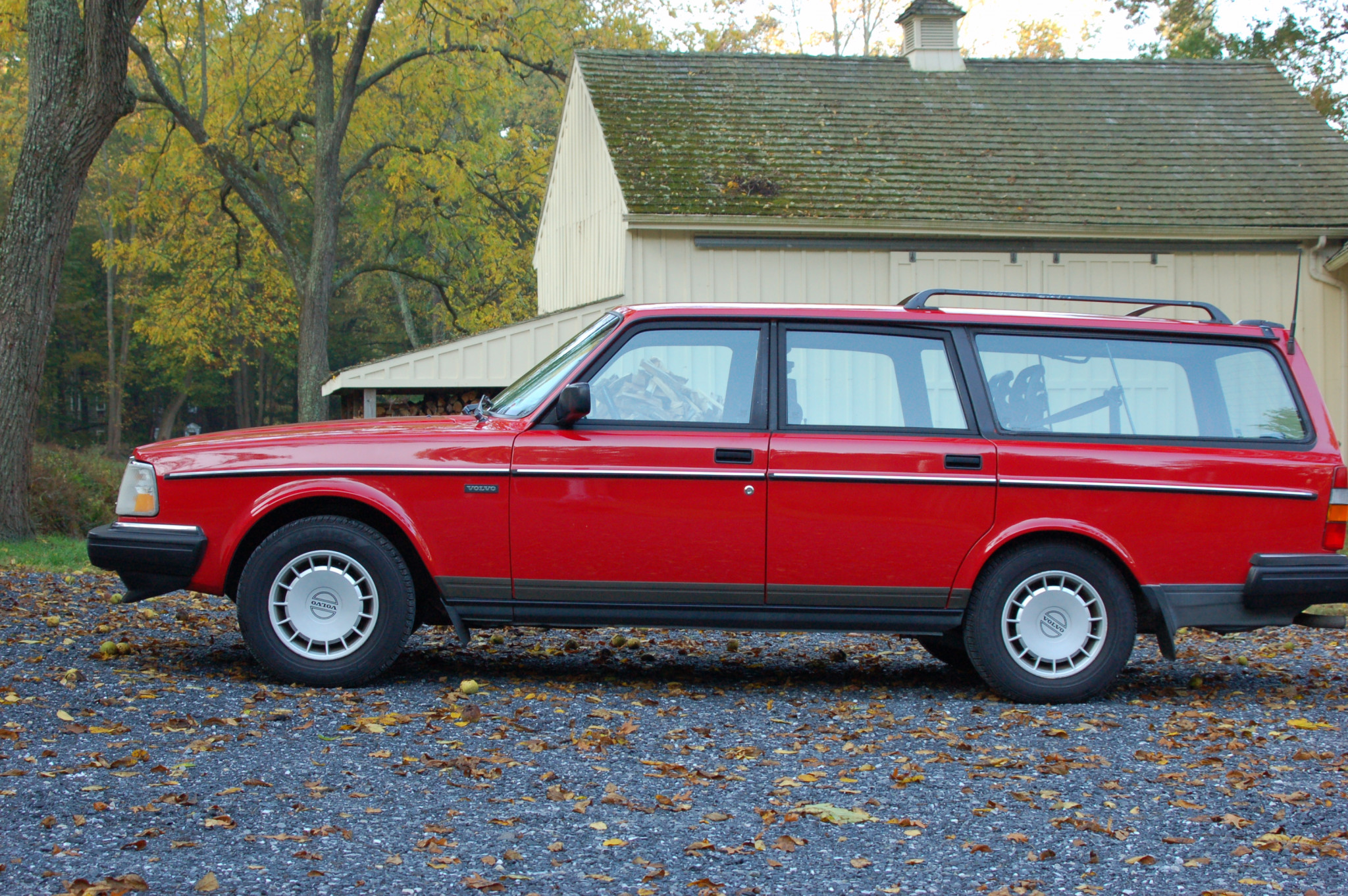 1993 Volvo 240 Wagon for sale on BaT Auctions sold for 9,999 on October 26, 2016 (Lot 2,436