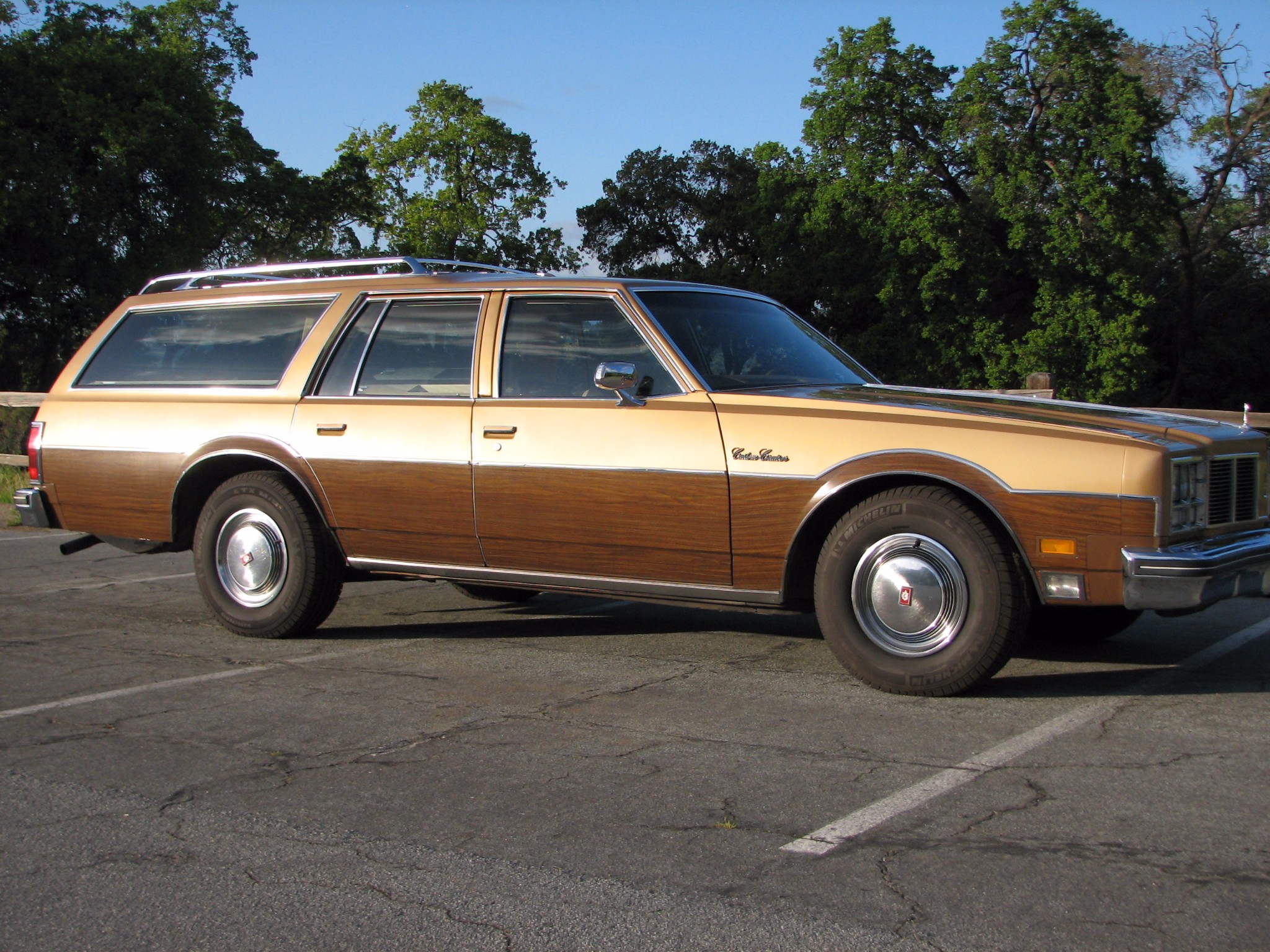 1977 Oldsmobile Custom Cruiser Station Wagon for sale on BaT Auctions