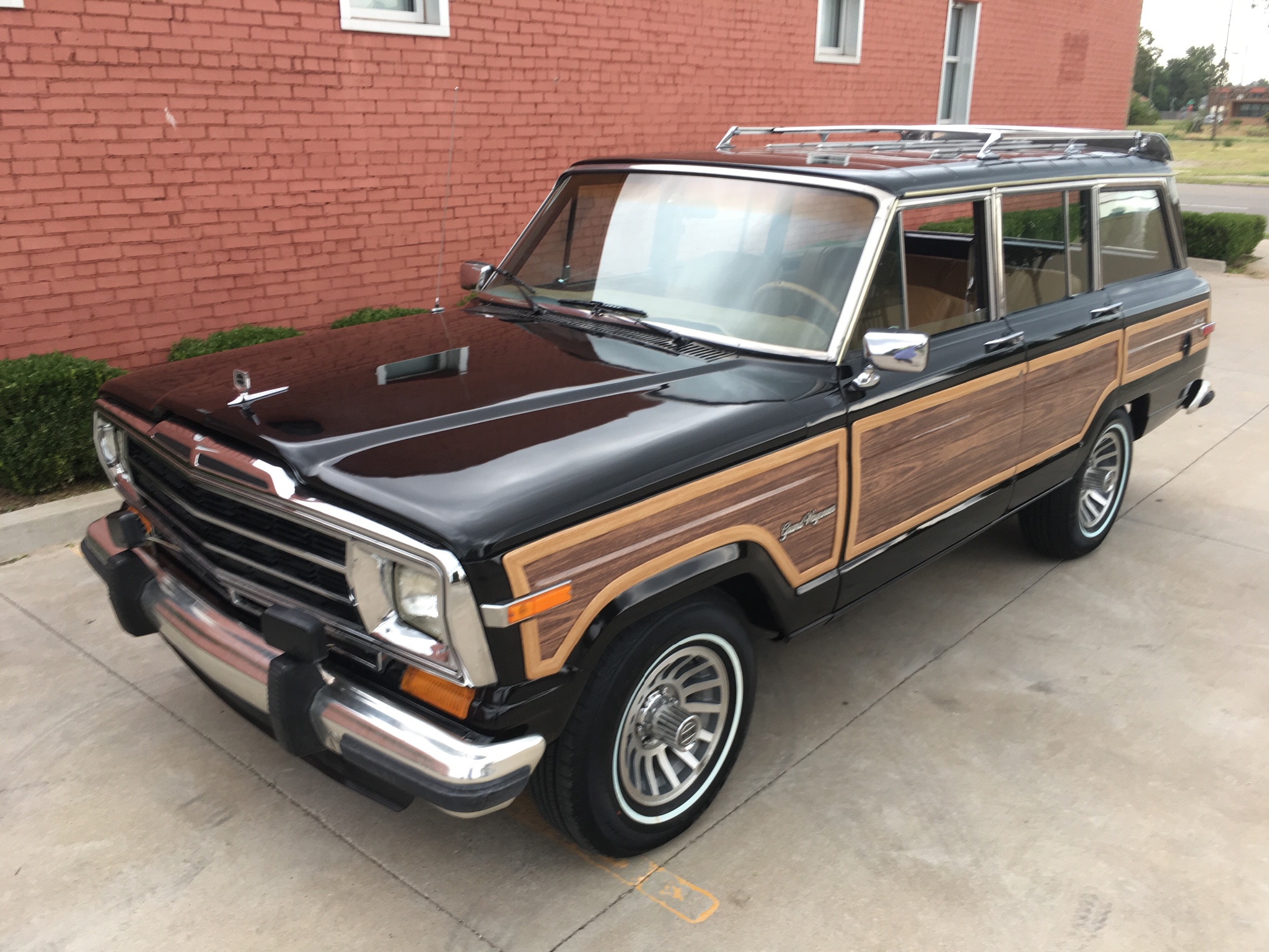 1988 Jeep Grand Wagoneer for sale on BaT Auctions sold for 17,000 on July 14, 2017 (Lot