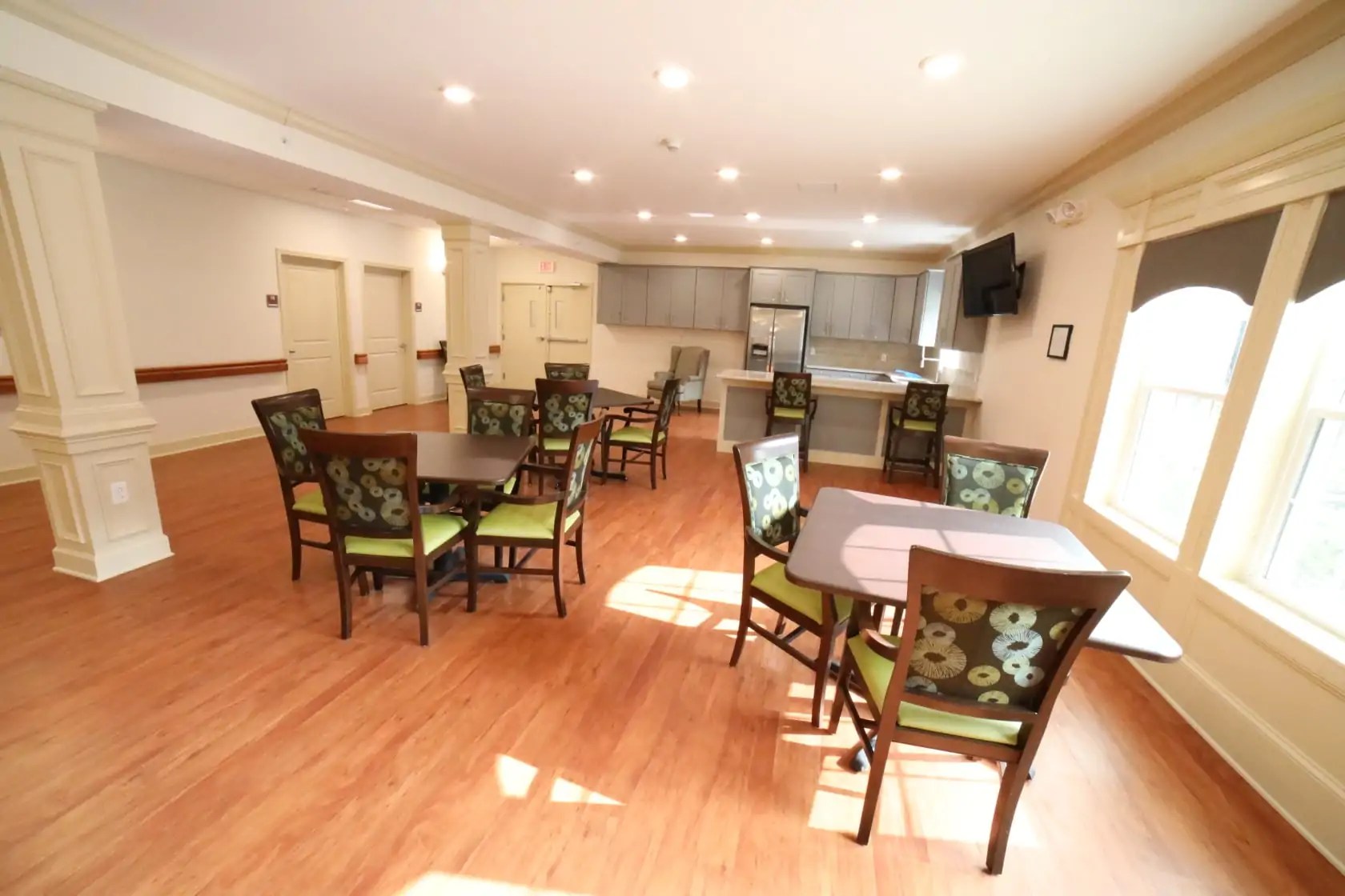 Bristol House Memory Care Dining Experience Memory Care near Croydon