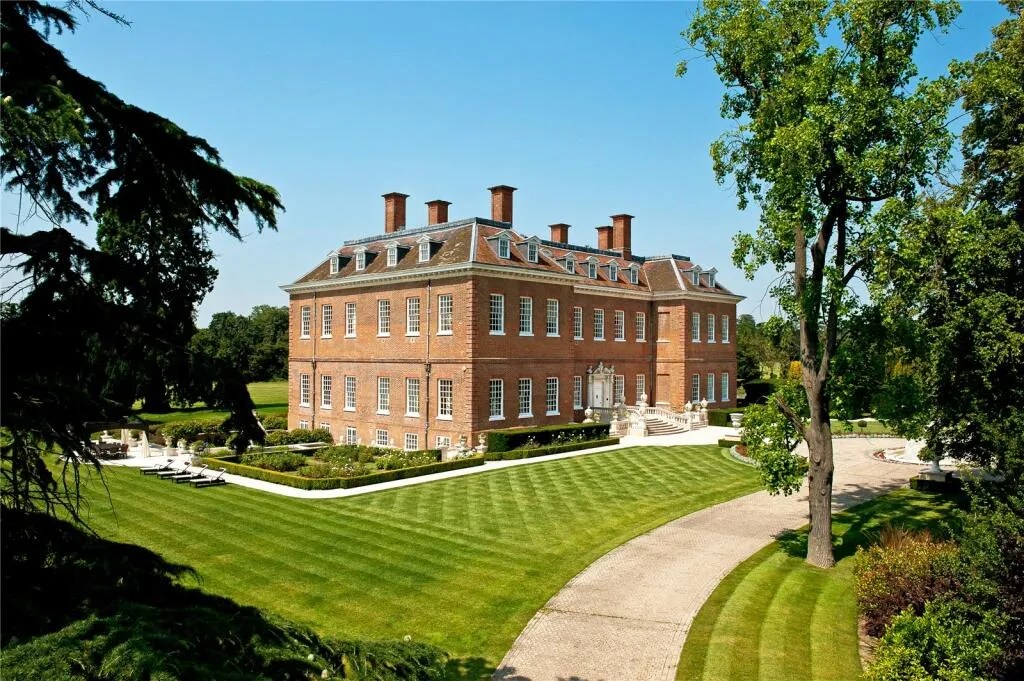 Denham Place A Historic Mansion of Grandeur and Natural Beauty