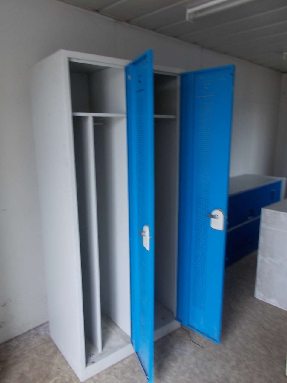 Mobilier d'occasion table, chaises, armoires, vestiaires BR Modulaire