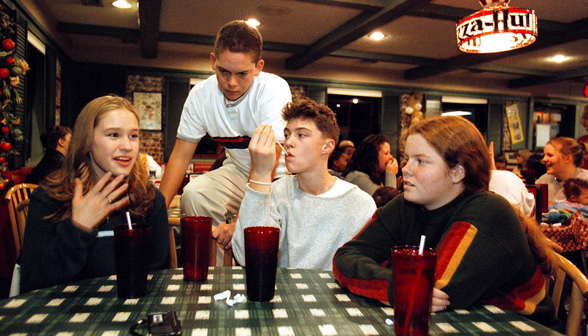 Pizza Hut Is Selling Iconic Red Cups And Other '90s Throwback Items