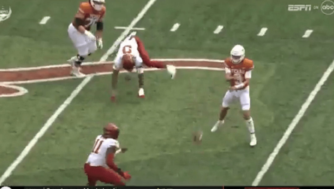 Texas QB Quinn Ewers Has A Brain Fart And Commits Embarrassing Mistake