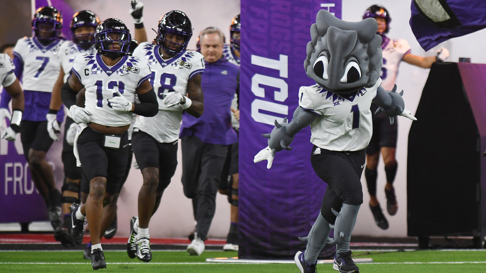 6Foot5, 455Pound TCU Lineman Has Football Fans In Awe