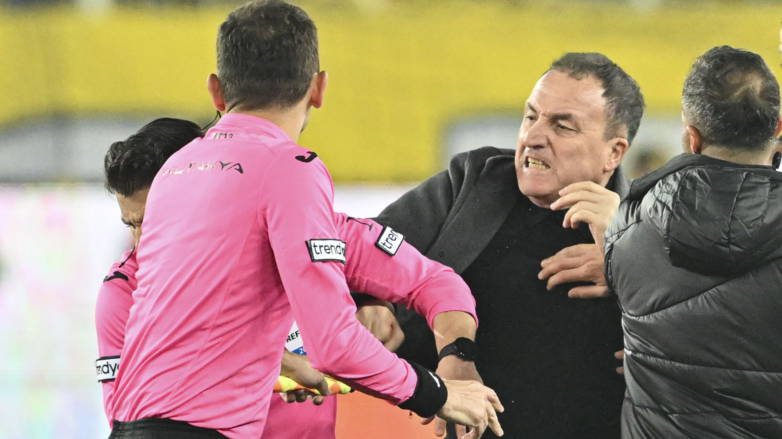 Turkish Süper Lig Suspends Games After Team President KOs Ref