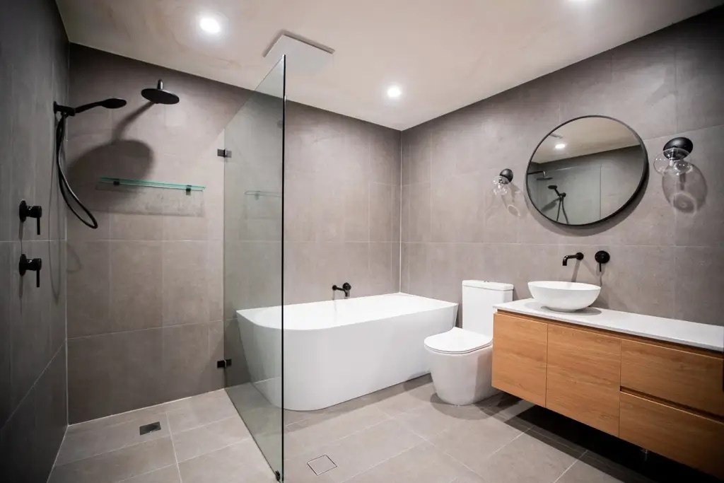 What Colours Go Best With Beige Bathroom Tiles? Guide 2025