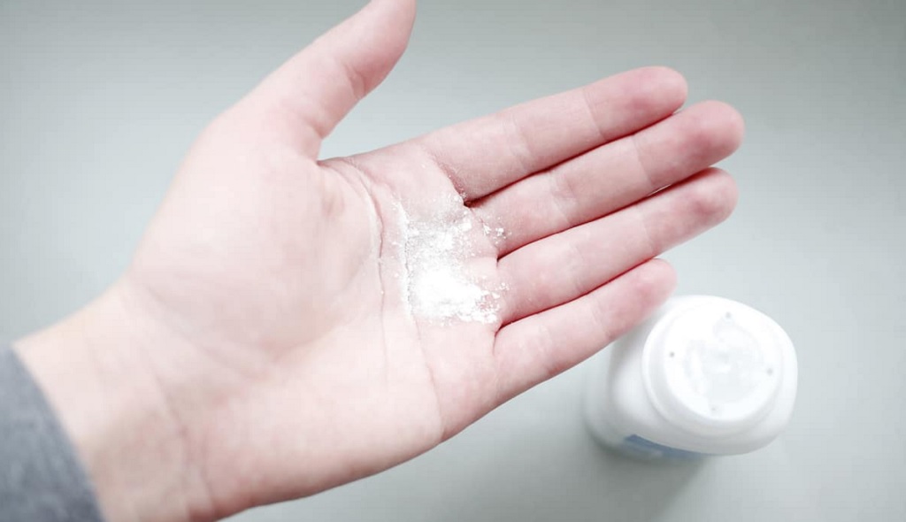 Baby Powder After a Spray Tan Does It Really Help?