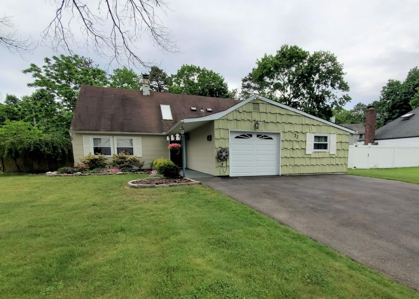 New Listing! 32 Sagebrush Lane, Islandia BrookHampton Realty