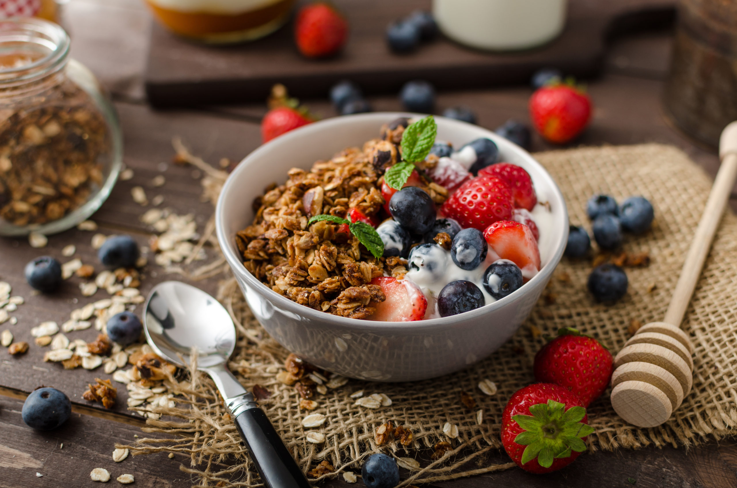 GRANOLA, FRUIT & YOGURT WITH HONEY Brookfields