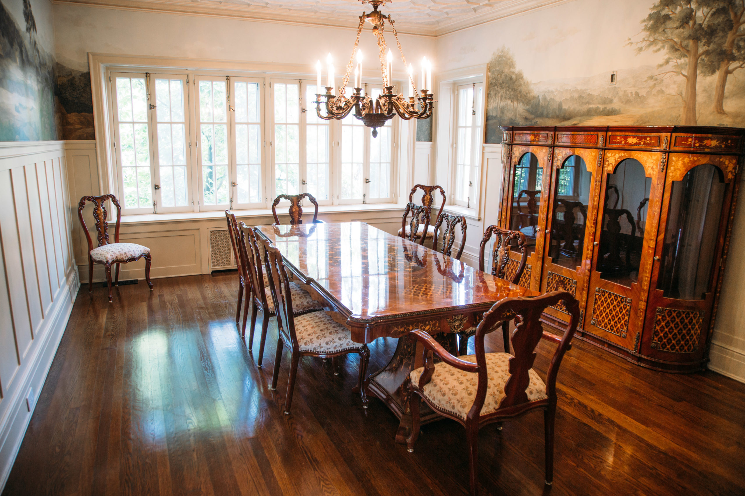 Brown Button Estate Sale Company Estate Liquidation For Kansas City