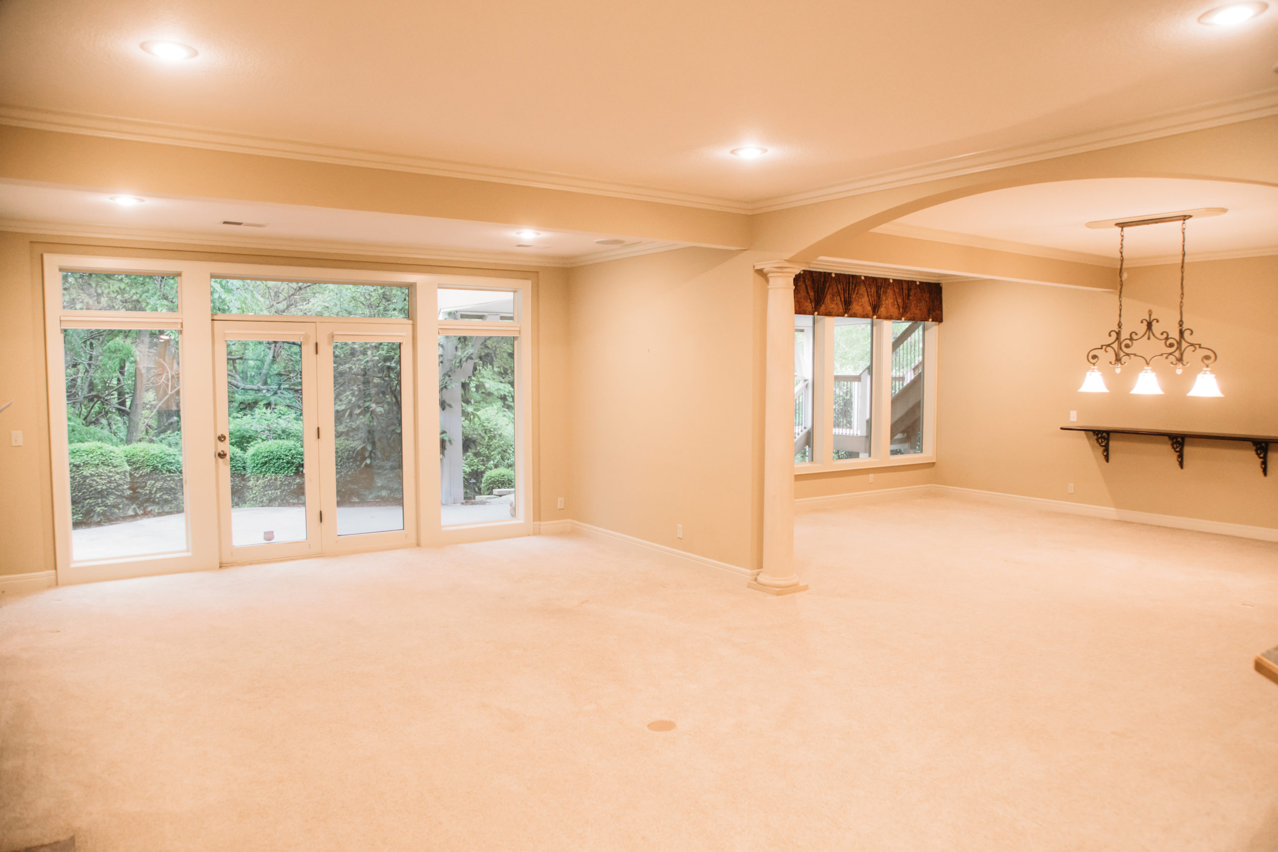 Brown Button Estate Sale Company Estate Liquidation For Kansas City