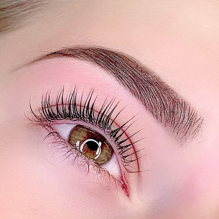 Wimpers verven of liften? Kom naar onze salon in Rosmalen.