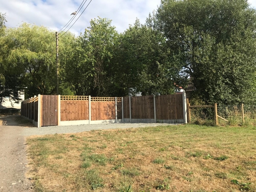 HOME B R Stacey Fencing