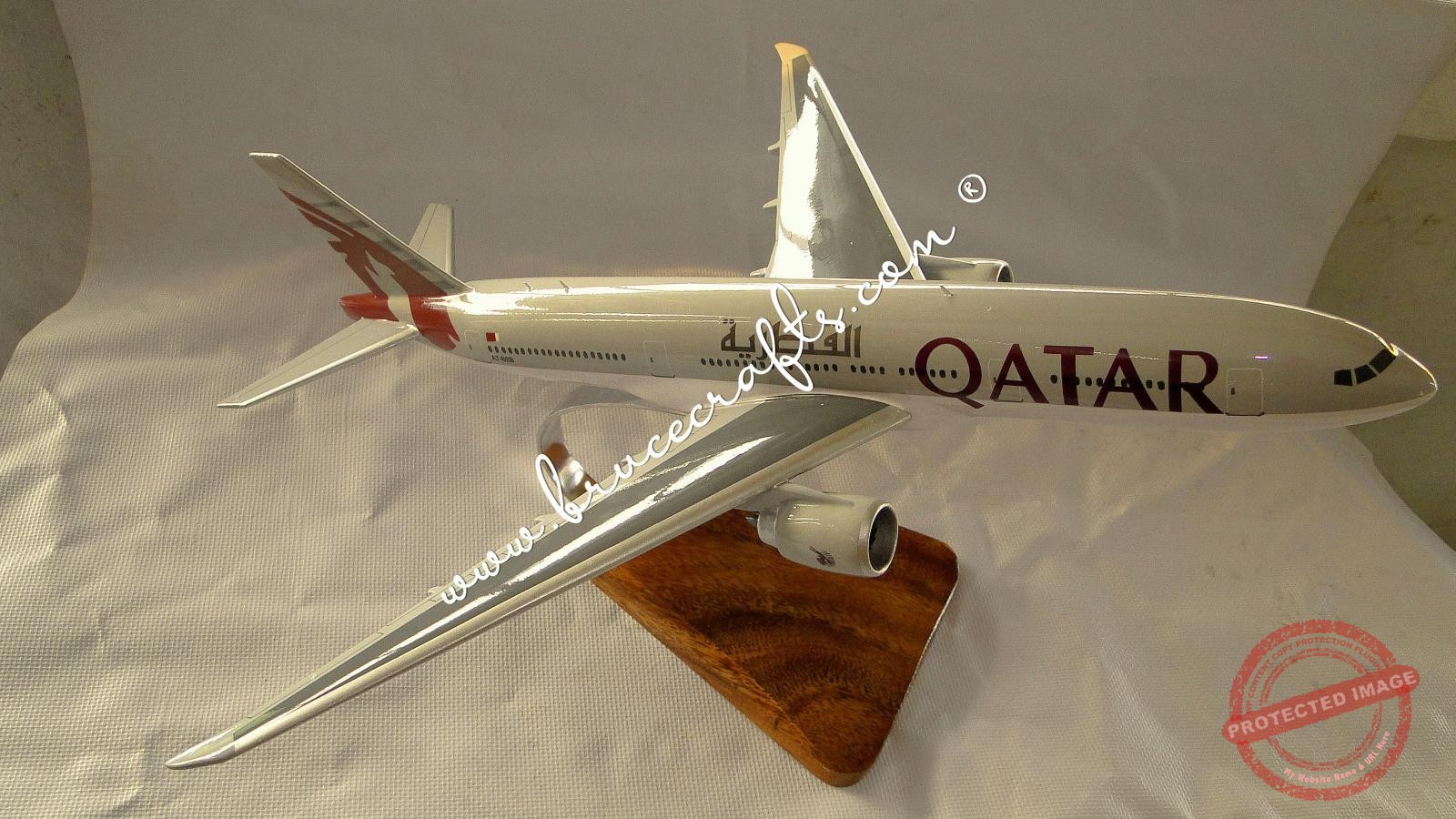B777300 Qatar Airways Model 3 Mahogany Wooden Aircraft Models Boat