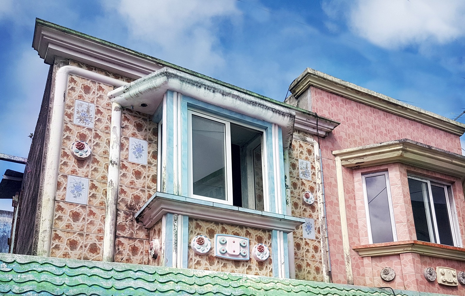 Camp de Masque Pave Bryan discovers world