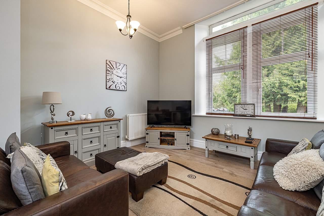 2 Bed Ground Floor Flat in Offers Over £170,000 2 Dingleton