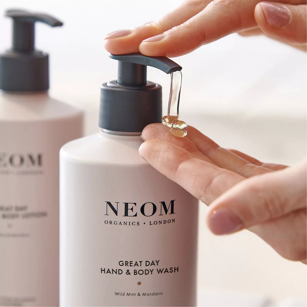 NEOM WELLBEING Great Day Hand and Body Wash 300ml