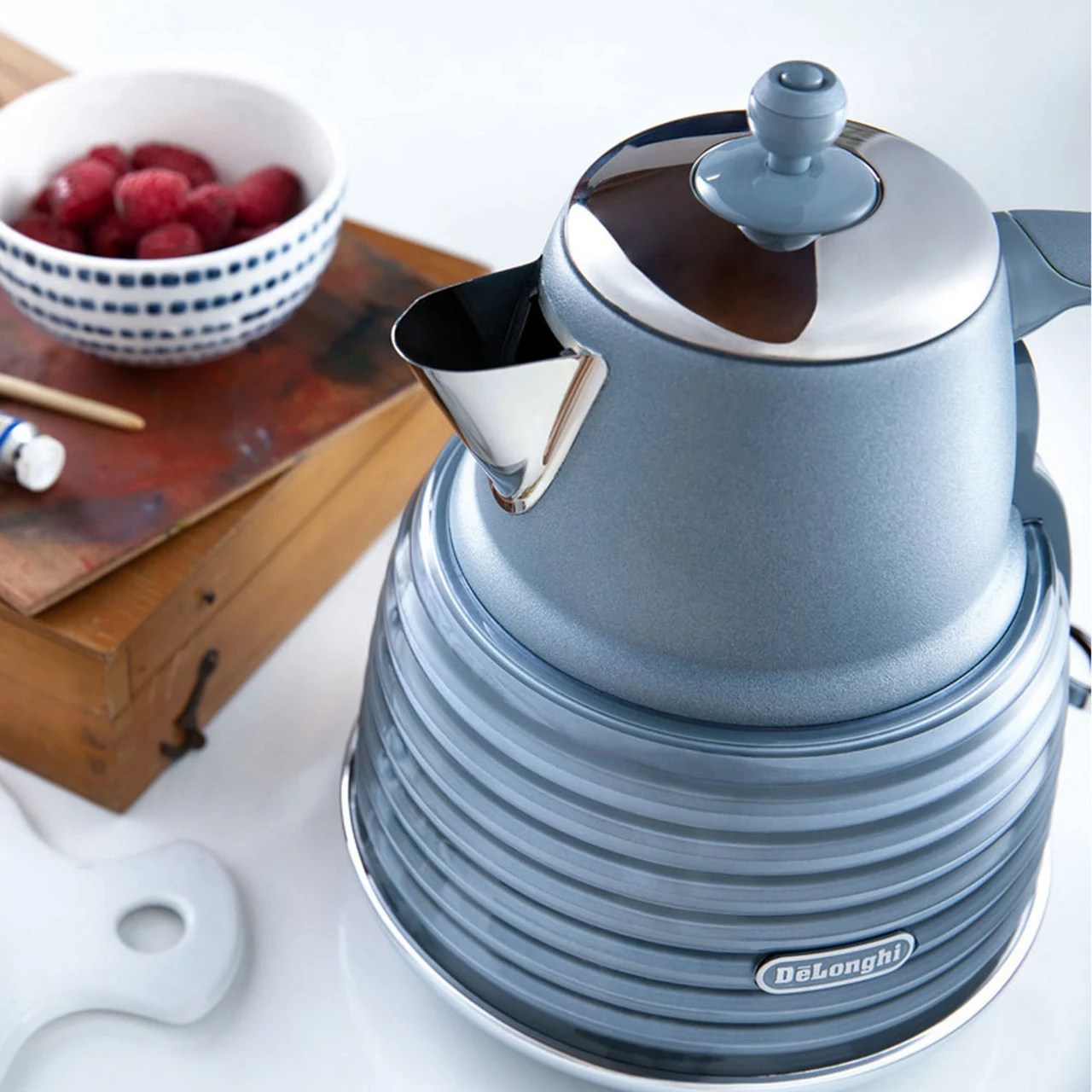 DE'LONGHI Scolpito Kettle