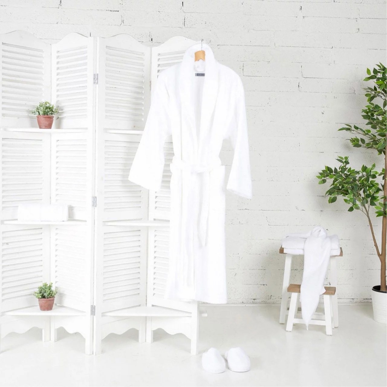Foxford Luxury Bathrobe & Slippers White