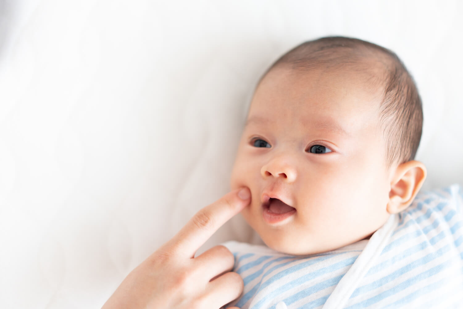 Rooting Reflex in Babies When And How Does it Develop? Being The Parent