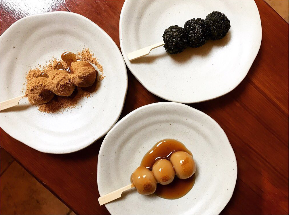 Japońskie słodycze (wagashi) dango Byłem tu. Tony Halik.