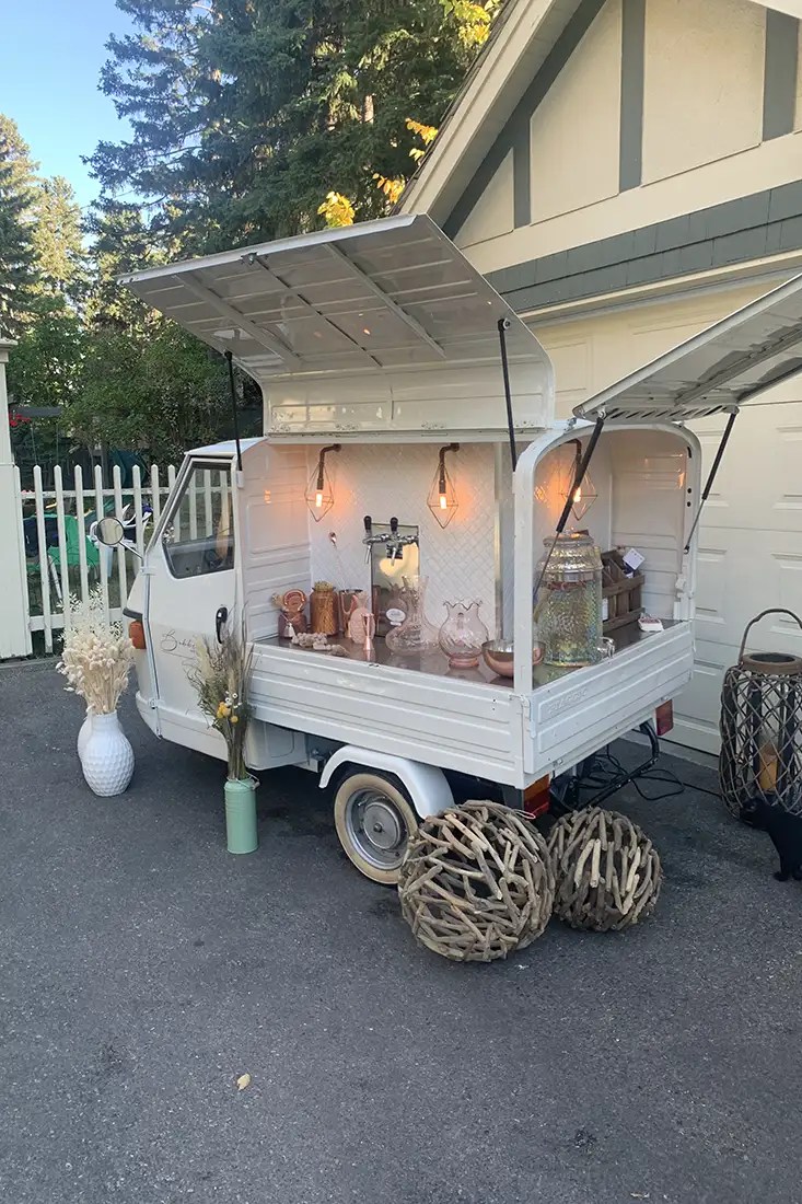 Bubbles and Brews Calgary Mobile Bar & Prosecco Cart Bubbles and