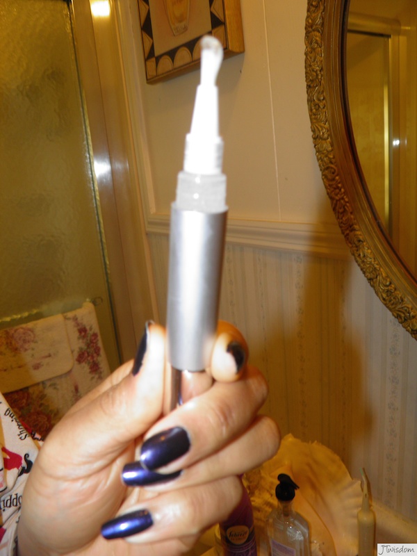 Smile Brilliant Teeth Whiting Gel Application System Bubbling with