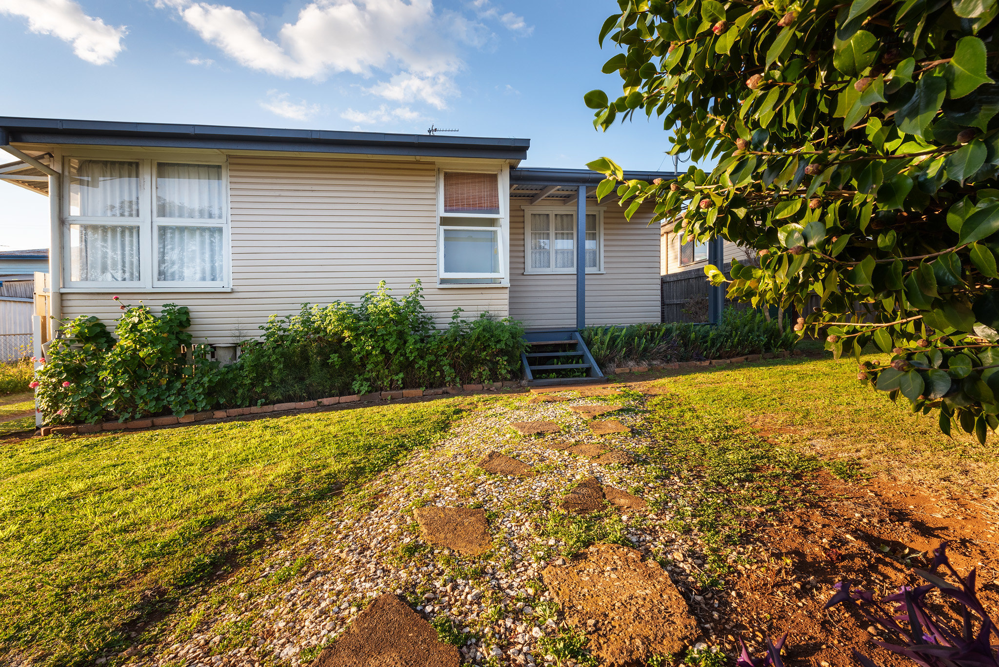 7 Robsart St, North Toowoomba QLD 4350 Domain