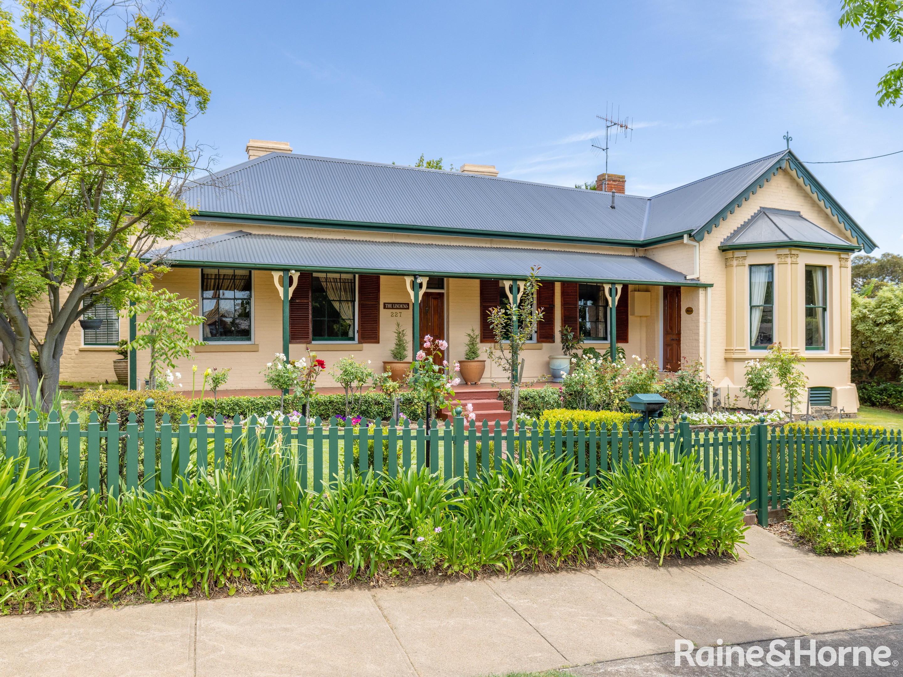 Bathurst NSW 2795 5 beds house for Sale, GUIDE 1,500,000 2018481871 Domain