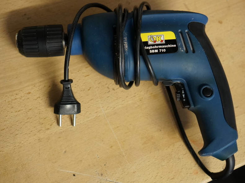 Bohrmaschine, diverse Bohrer dabei mieten Sharely