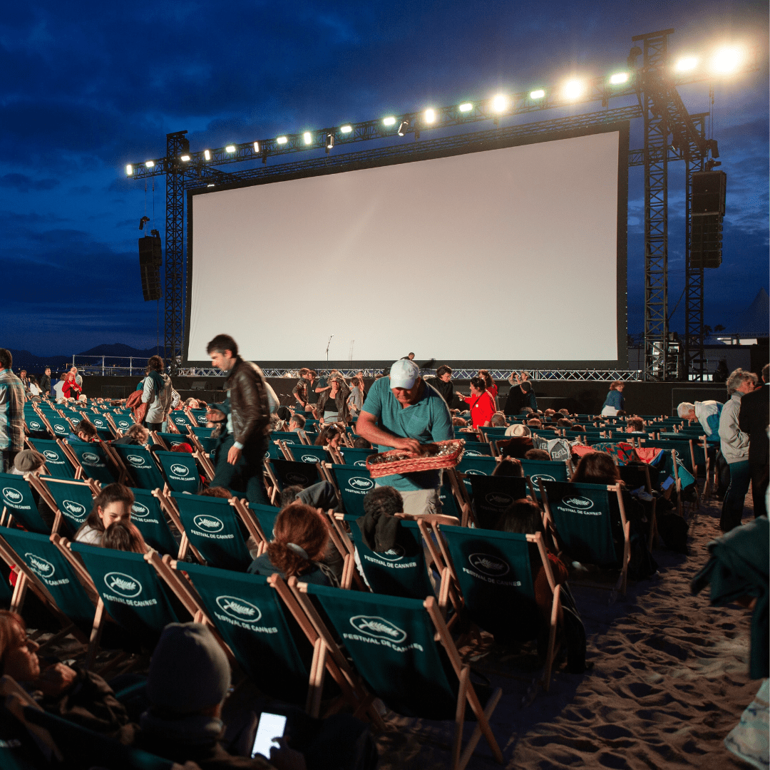 Outdoor Cinema (Luna Springs) Buckt