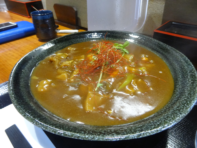 ぼうだら「あんかけカレーうどん大盛り温玉トッピング」 小樽チャンネル うどん屋「しゅはり」が辻井にオープン！名物あんかけカレーうどんを実際に食べてきた！ 姫路の種