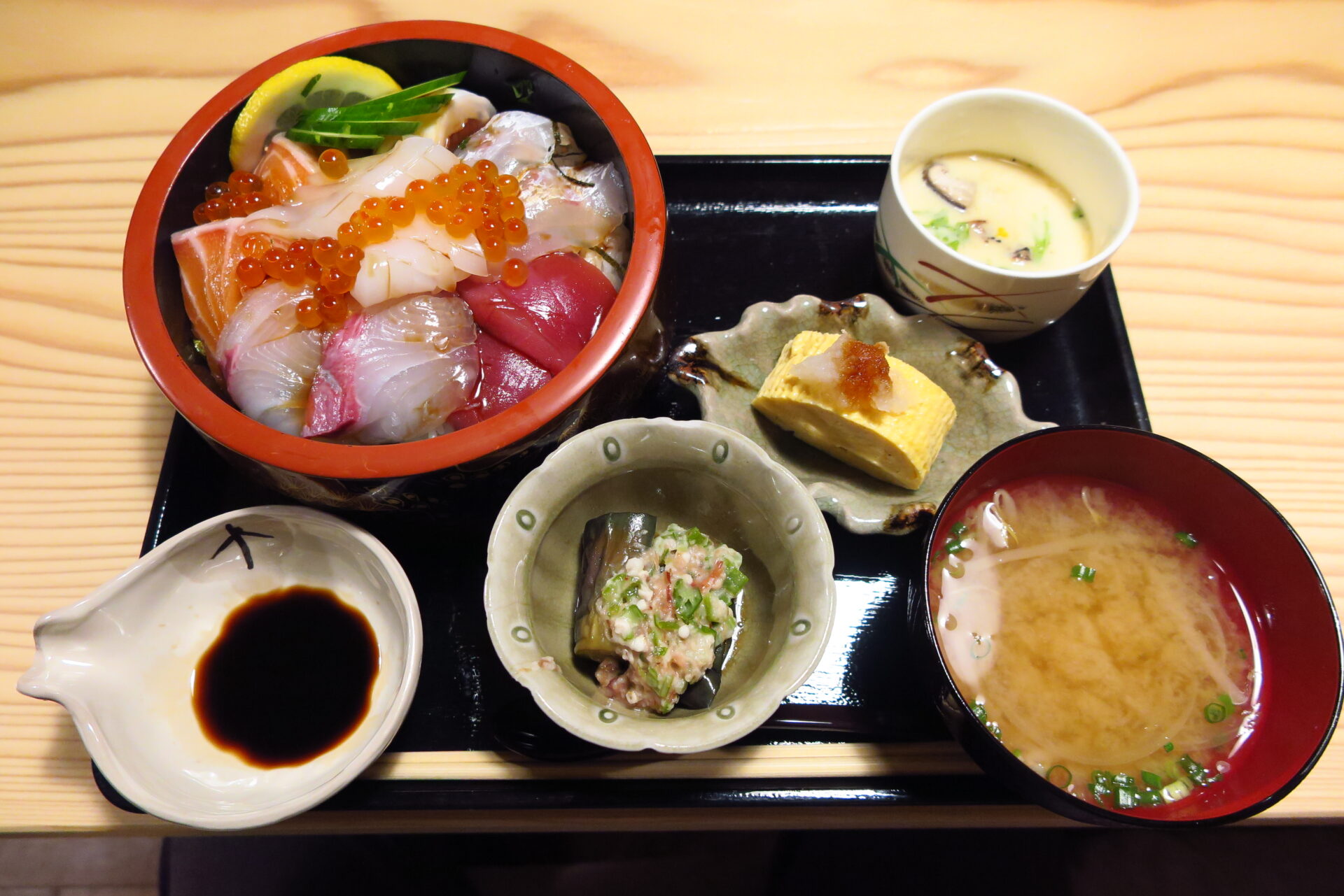 おみぞ筋「ごはん処よろず(万)」の「ランチ」【姫路グルメの種】 姫路の種