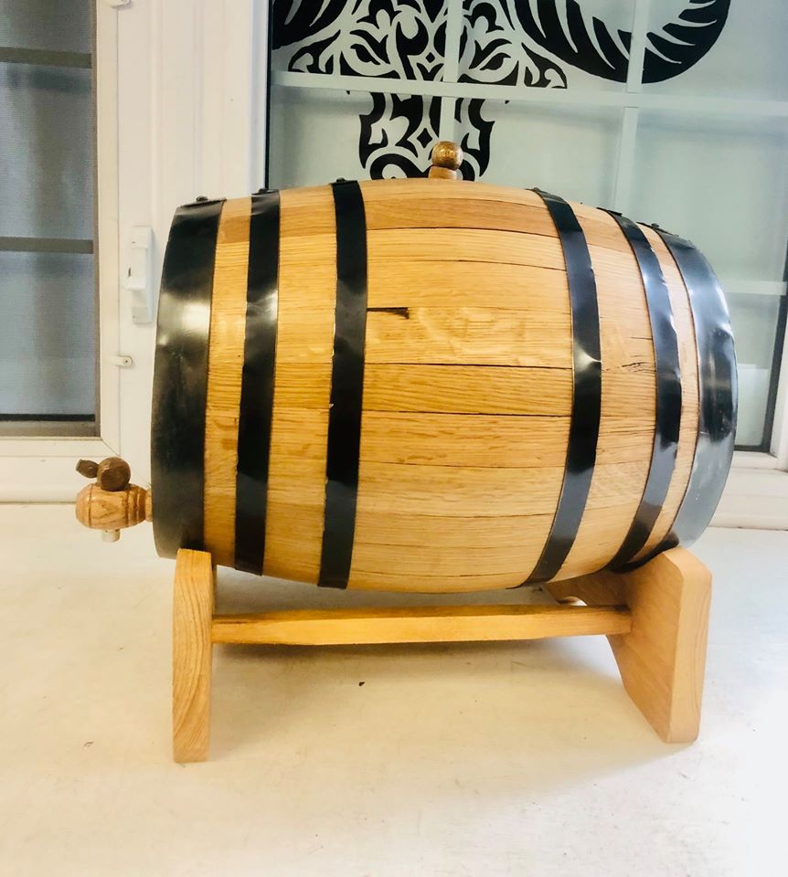 Whiskey barrel Wine barrel Home brewerOak Barrel with Steel Hoops 10 Liter or 2.5 Gallons .5