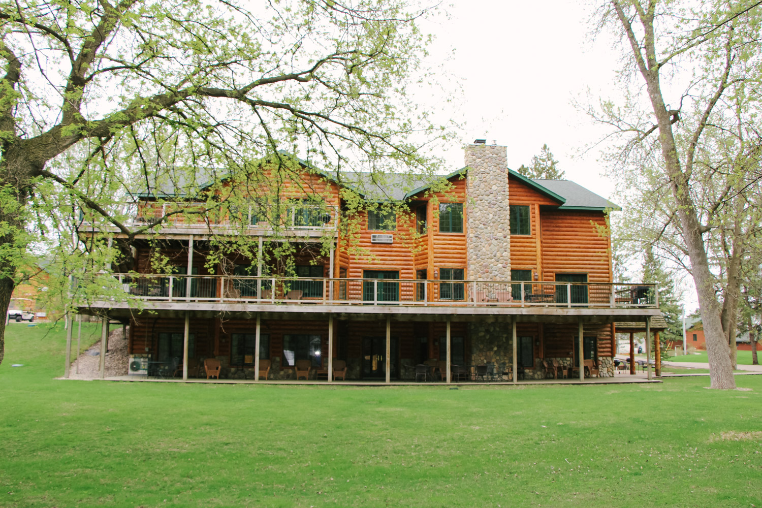 Lodge and Event Center ⋆ BugBee Hive Resort