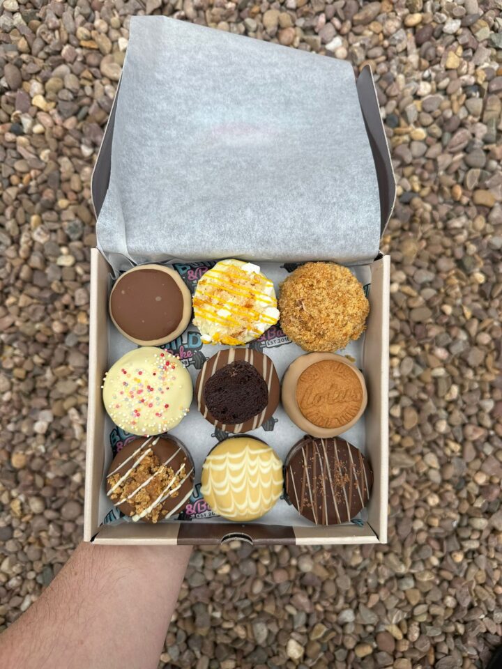 Limited dessert brownie box Build & Bake