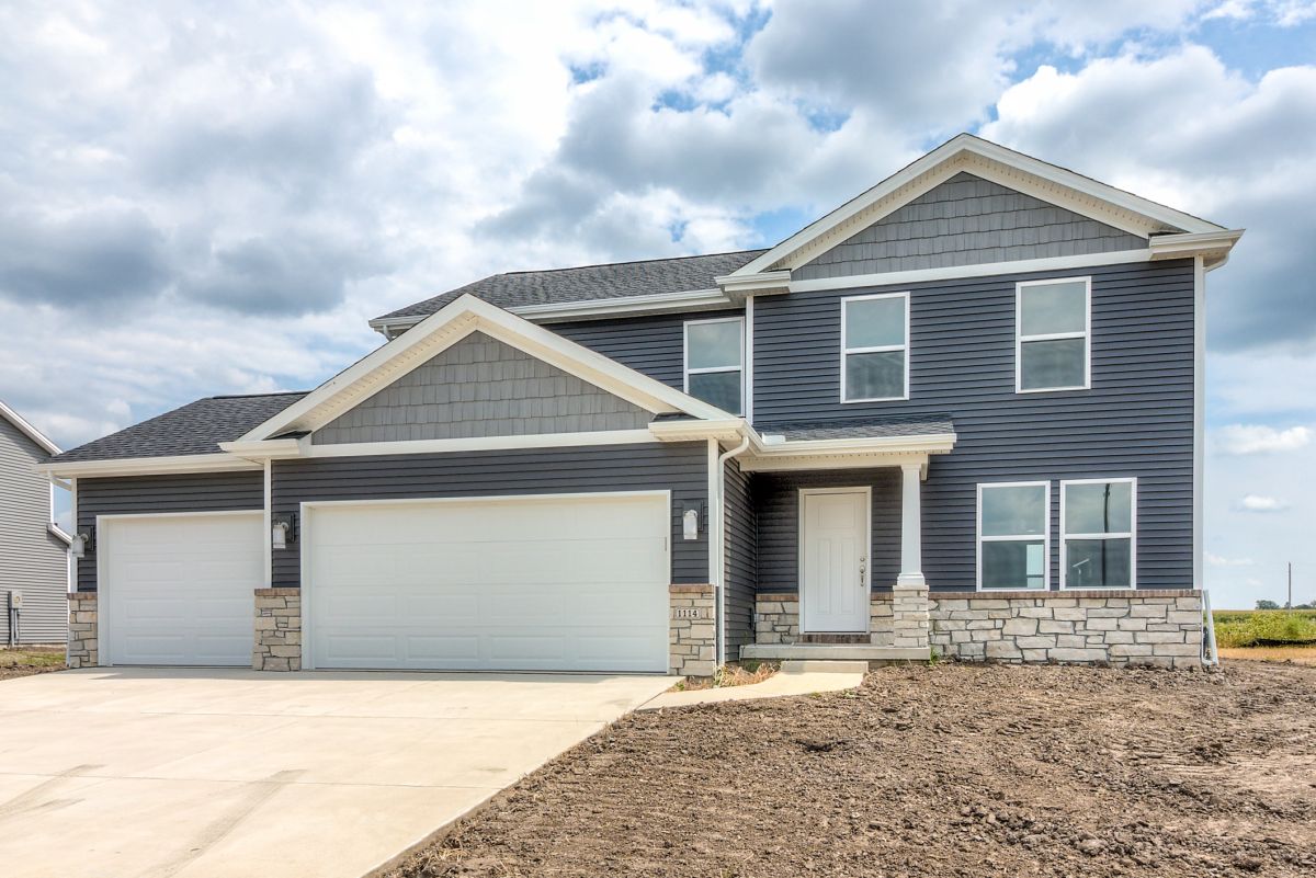 [SOLD] 1114 Willow Creek Road The Grove in Bloomington, Illinois