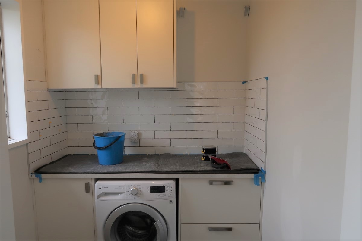 Sleek Splashback Completes Kitchen and Laundry Renovation