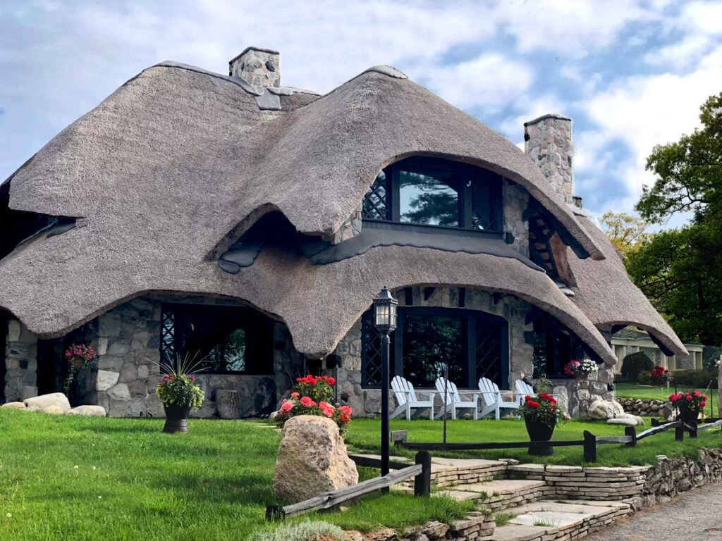 How Much Does a Thatched Roof Cost 2024? Full Cost Guide