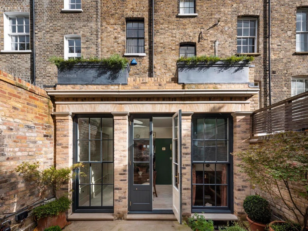 What is a Pros & Cons London UK