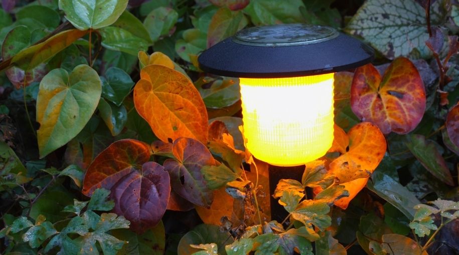 DIY Outdoor Lighting Without Electricity (11 EASY Ideas)