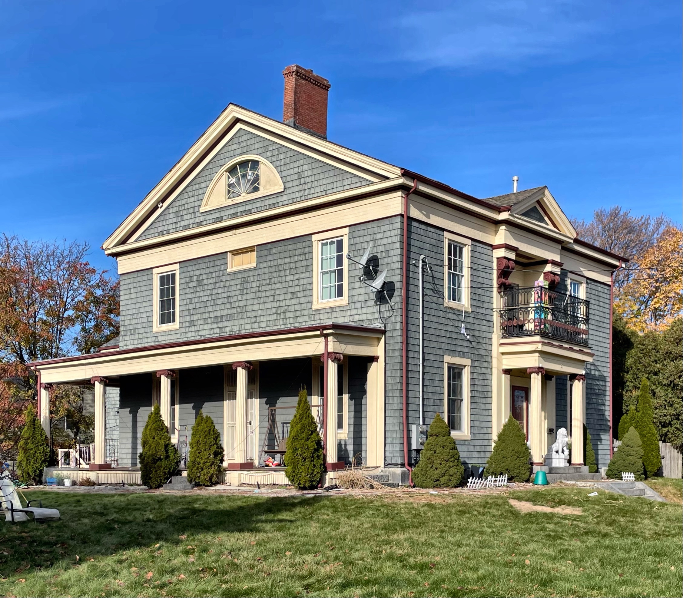 Elisha T. Loring House // c.1840 Buildings of New England