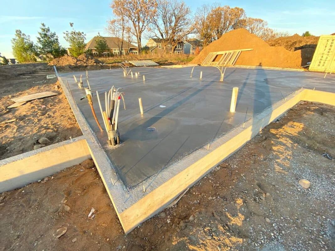 How much weight can a 6 inch thick concrete slab support?