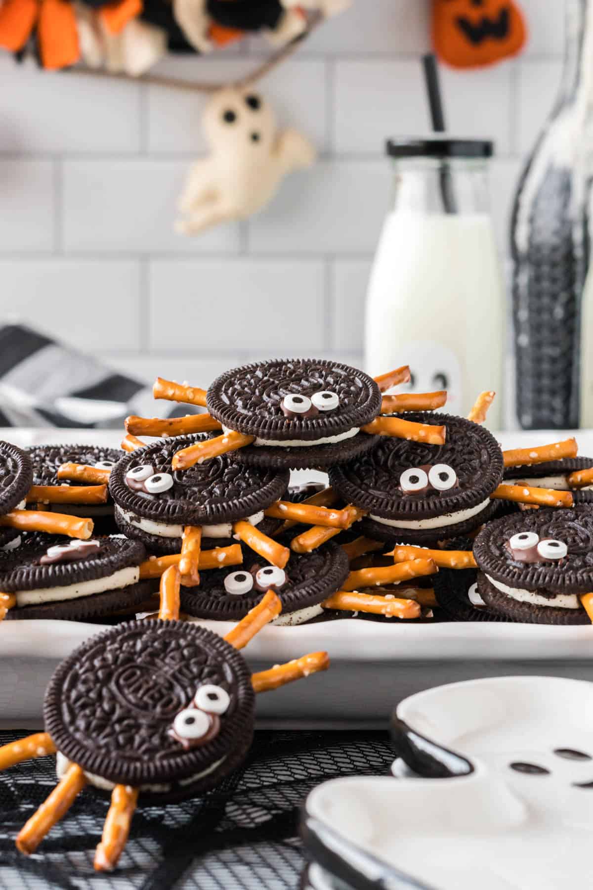 Easy Oreo Spiders for Halloween Build Your Bite