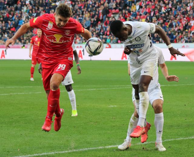 Report Genoa striker set for Augsburg medical