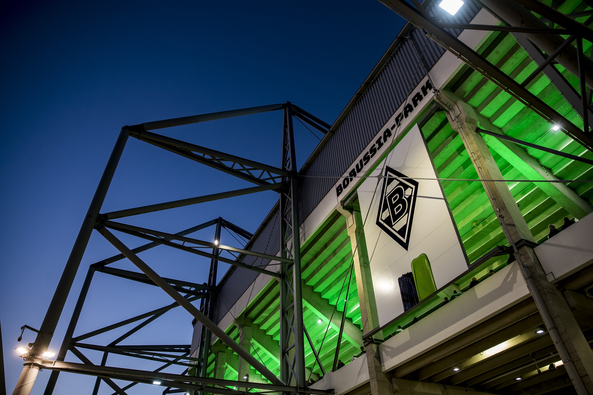 Scène de fans de Bundesliga l'introduction de la 30e journée