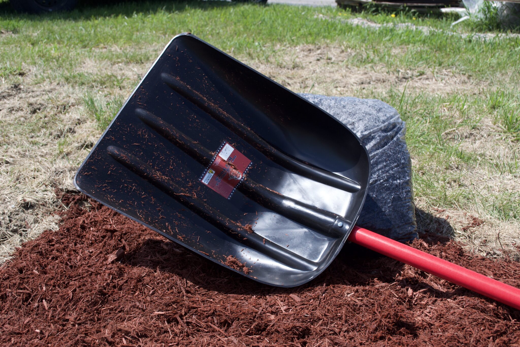 Snow / Mulch Scoop Shovel with Poly DGrip Bully Tools, Inc.