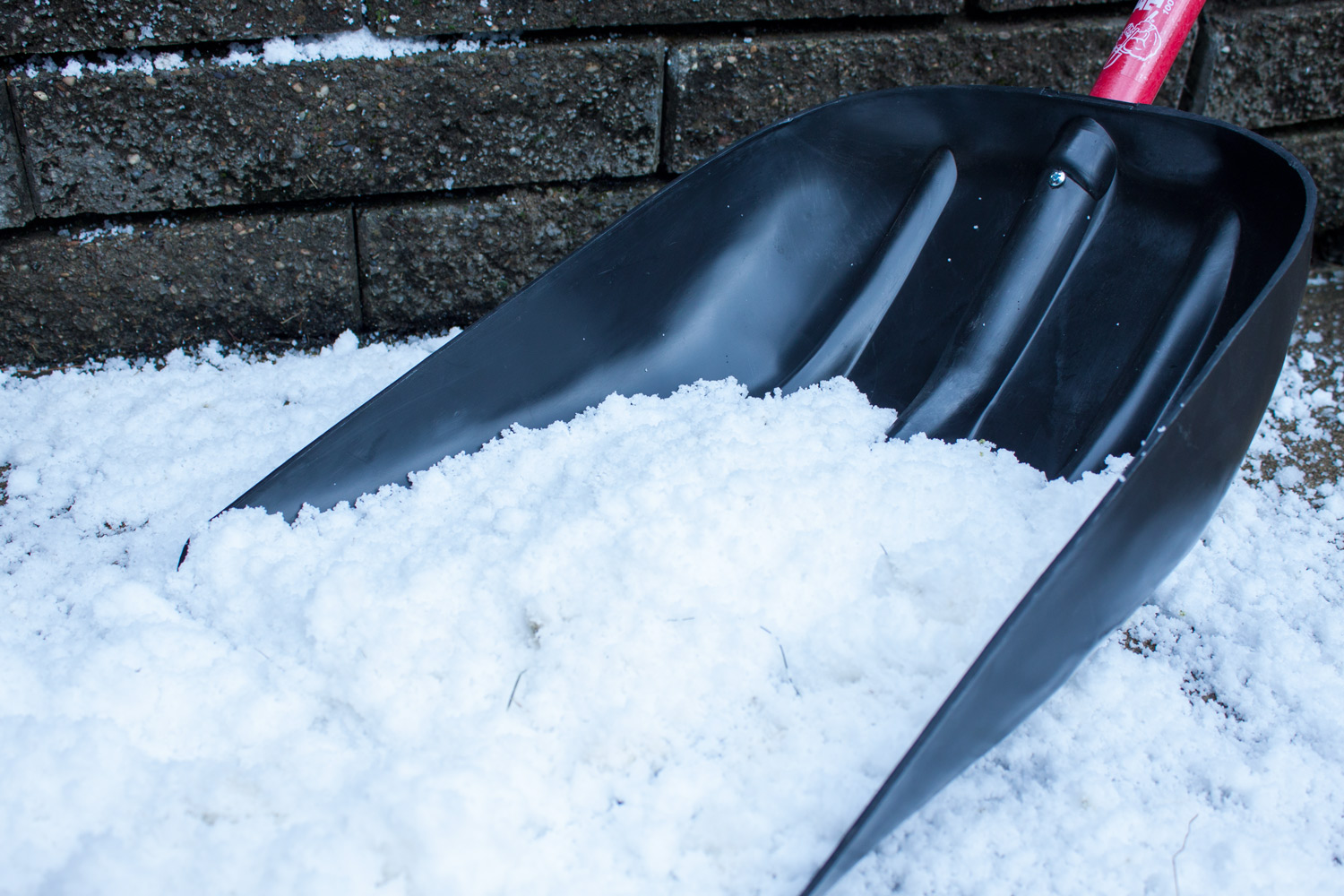 Snow / Mulch Scoop Shovel with Poly DGrip Bully Tools, Inc.