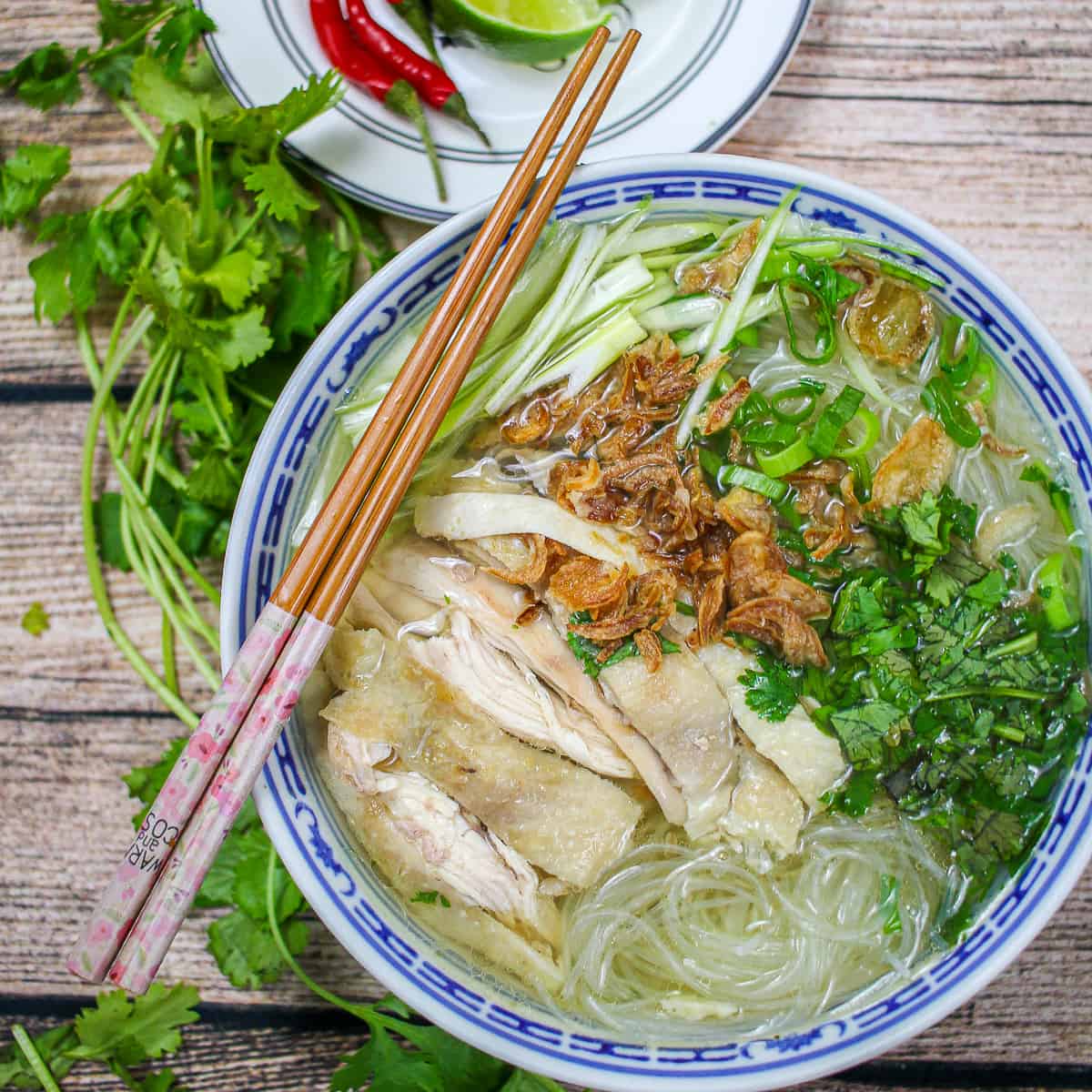 Vietnamese Chicken And Glass Noodle Soup (Miến Gà) Bun Bo Bae